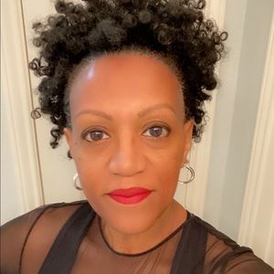 Meet your Posher, Cynthia